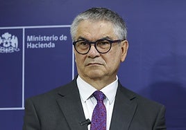 La renuncia del ministro de Hacienda chileno sorprende a los mercados y golpea al Gobierno de Boric