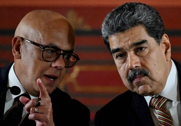 Maduro hace un llamamiento y ofrece armas a civiles en respuesta a la ofensiva militar de EE.UU.