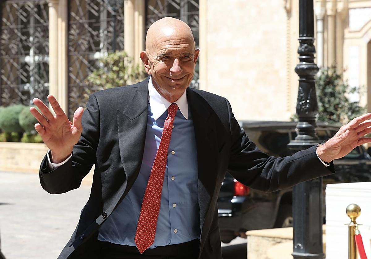 El enviado especial de Estados Unidos para Siria, Thomas Barrack, ha asegurado que «esto no va de una guerra, sino sobre Hezbolá alcanzando la decisión de entregar las armas