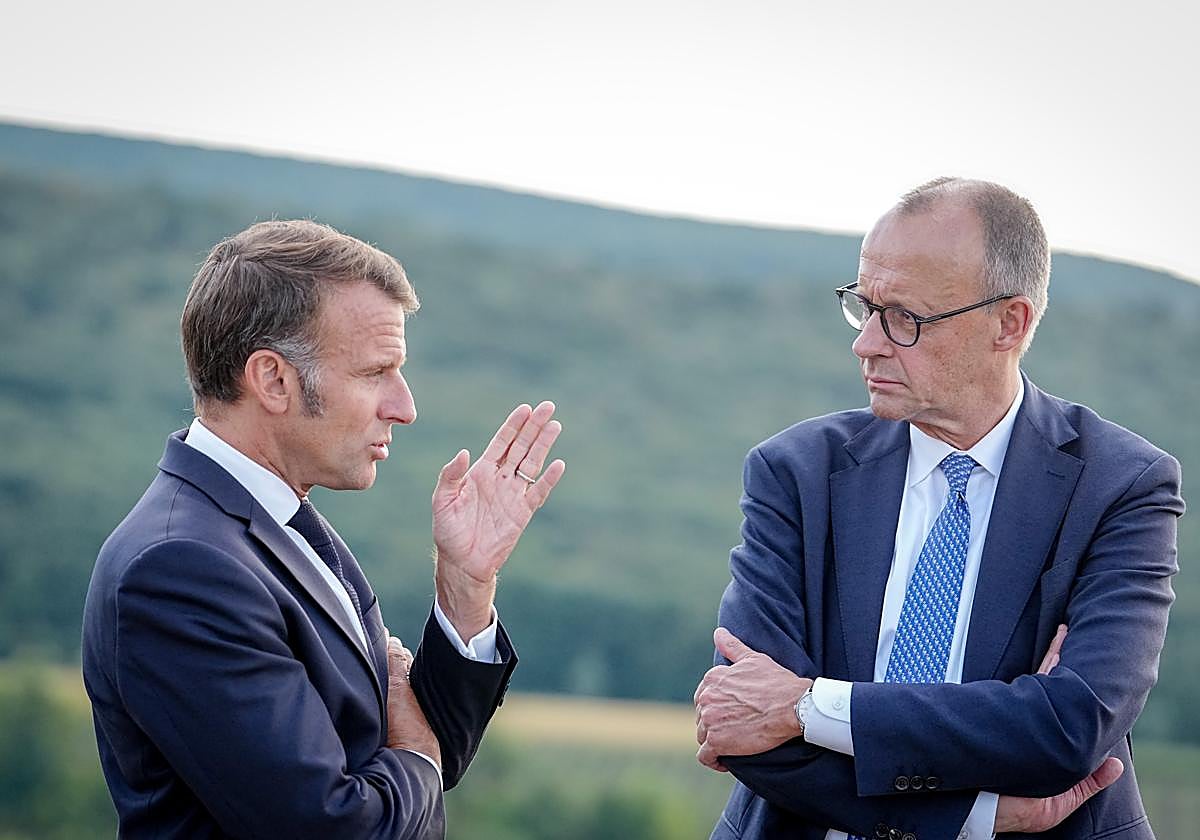 Merz y Macron conversando ayer, en un encuentro en torno al aniversario de la independencia de Moldavia
