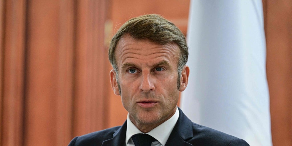 Voces internas piden que Macron dimita ante la grave crisis política