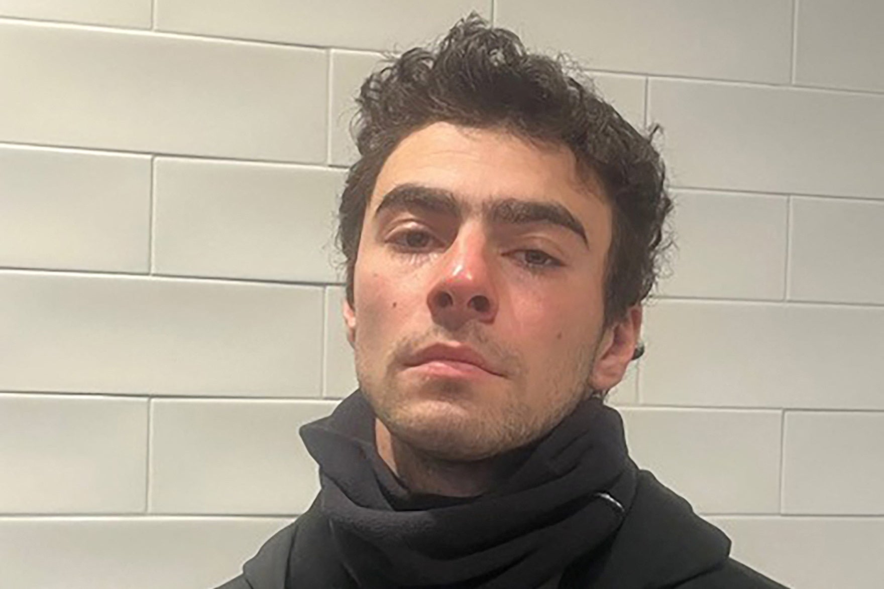 Luigi Mangione, acusado de asesinar al CEO de UnitedHealthcare, aparece como modelo en la web de Shein