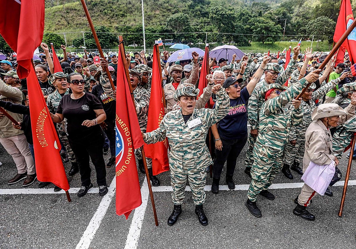 Milicianos y simpatizantes de Maduro, en un acto en Caracas