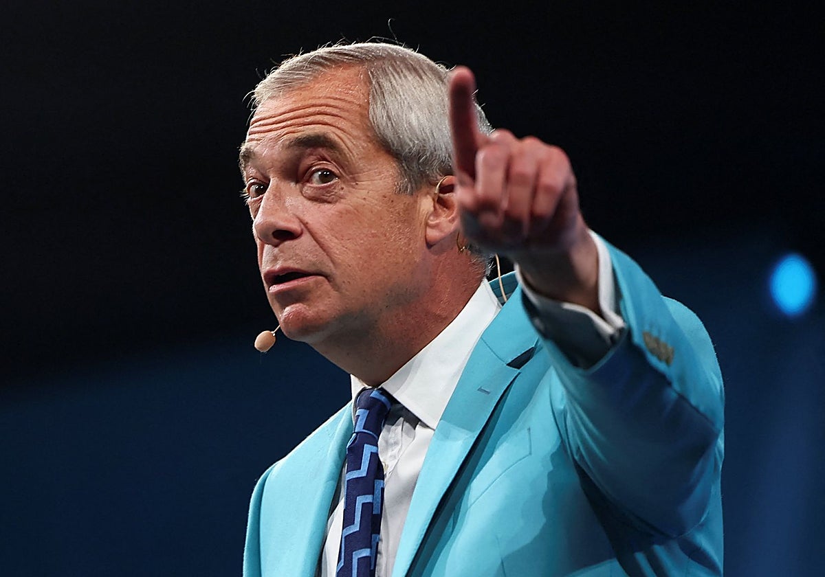 Nigel Farage habla durante la conferencia nacional del partido en el Centro Nacional de Exposiciones de Birmingham