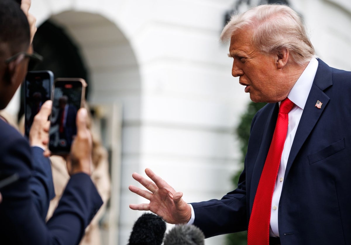 Trump responde las preguntas de la prensa