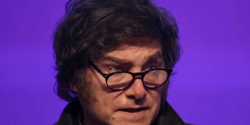 El peronismo gana en Buenos Aires, que castiga a Milei por el 'Karinagate'