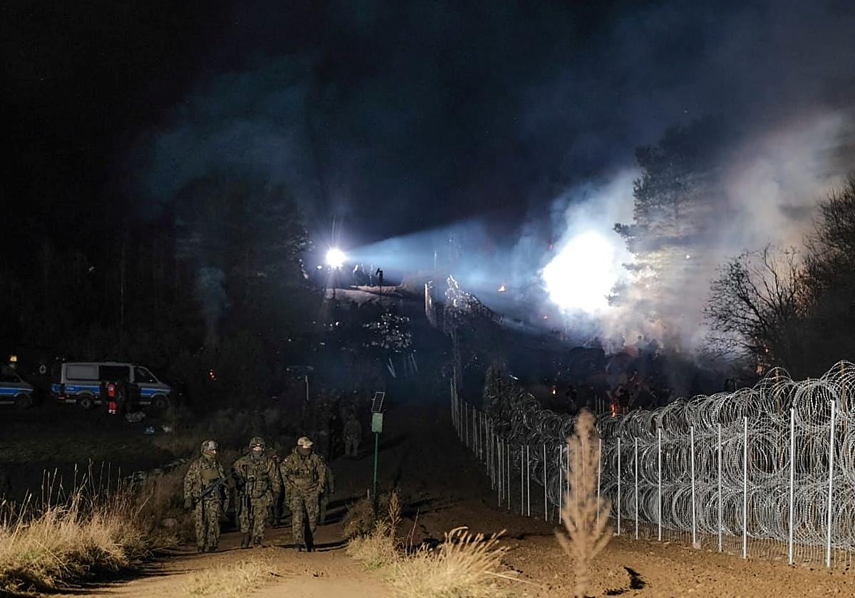 Una patrulla fronteriza polaca denunció la situación tras observar que los activistas transportaban a extranejeros en el maletero de sus coches