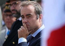 Macron busca aplacar la crisis política con la elección del conservador Sébastien Lecornu