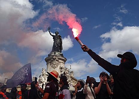 Imagen secundaria 1 - La jornada de protestas en Francia se ha saldado con violencia y casi 300 detenidos en todo el país