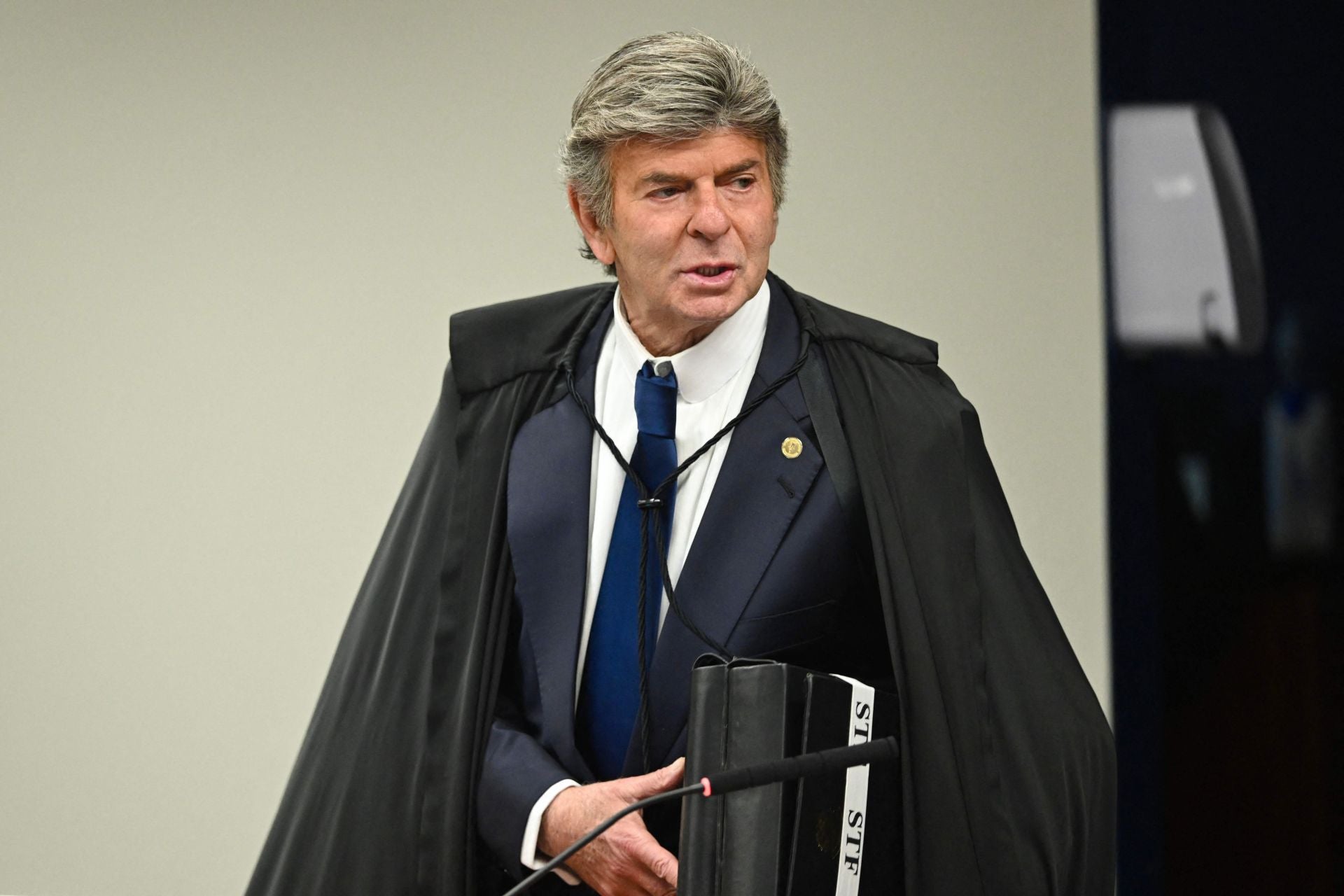 Bolsonaro recibe un voto de absolución que sacude su juicio por intento de golpe de Estado