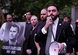 En una vigilia por Charlie Kirk: «Ganaremos con la palabra, sin un solo disparo»