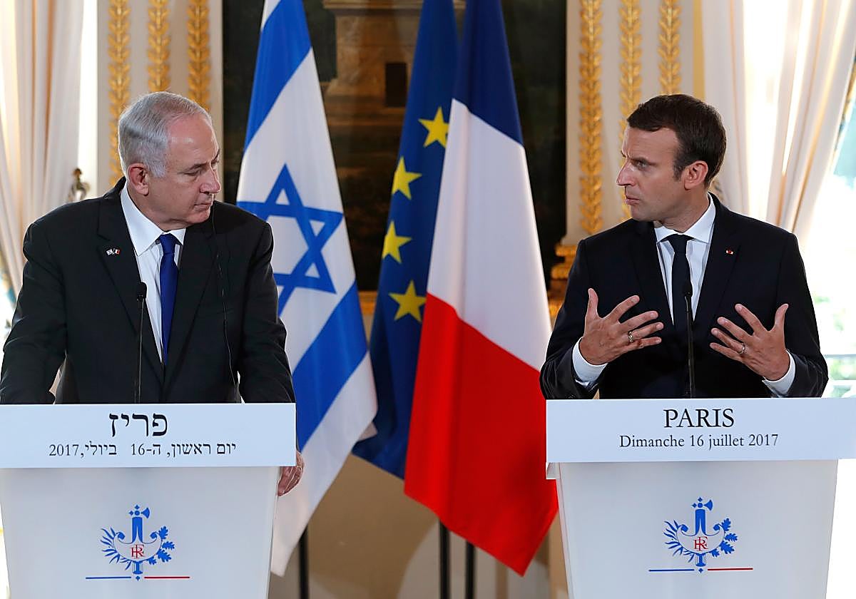 El presidente francés Emmanuel Macron y el primer ministro israelí Benjamin Netanyahu ofrecen una rueda de prensa conjunta en el Palacio del Elíseo, en París, el 16 de julio de 2017