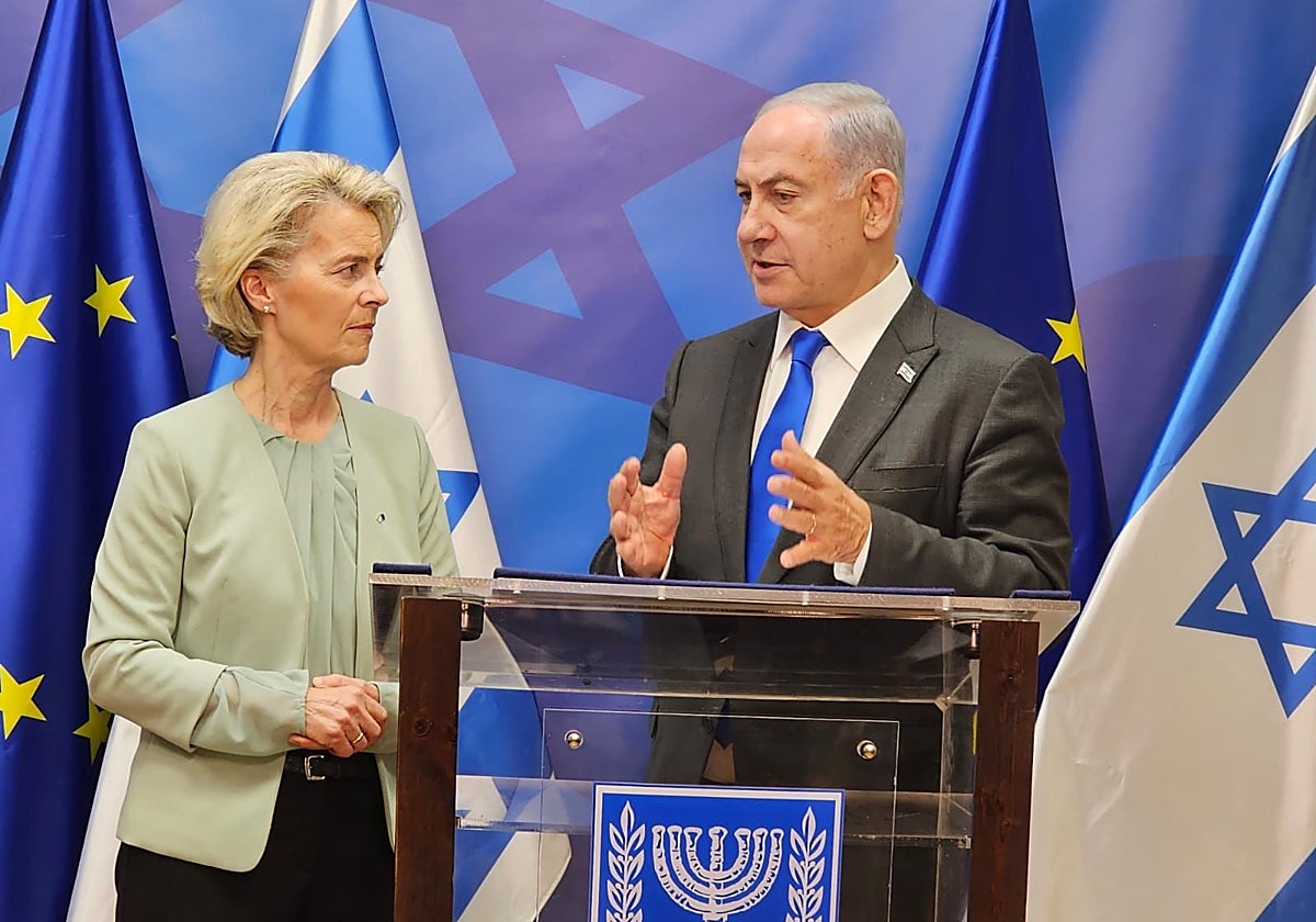 La presidenta de la Comisión Europea, Ursula von der Leyen, junto al primer ministro israelí, Benjamin Nethanyahu, en una imagen de archivo