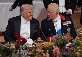 Carlos III alaba el «compromiso personal» de Trump con la paz en una cena de gala llena de elogios mutuos