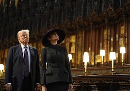 Trump rinde homenaje a Isabel II en su tumba durante su segunda visita de Estado al Reino Unido