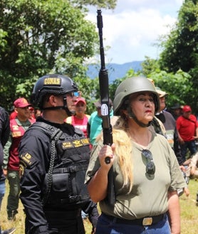 Imagen secundaria 2 - Maduro convocó el viernes a reservistas, milicianos y jóvenes reclutas a entrenarse en los cuarteles y «aprender a disparar» para defenderse de lo que califica como una amenaza de Estados Unidos