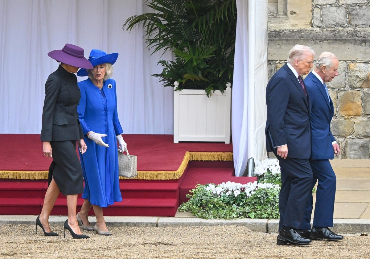 Los deslices protocolarios de Trump: un yanqui en la corte de Carlos III