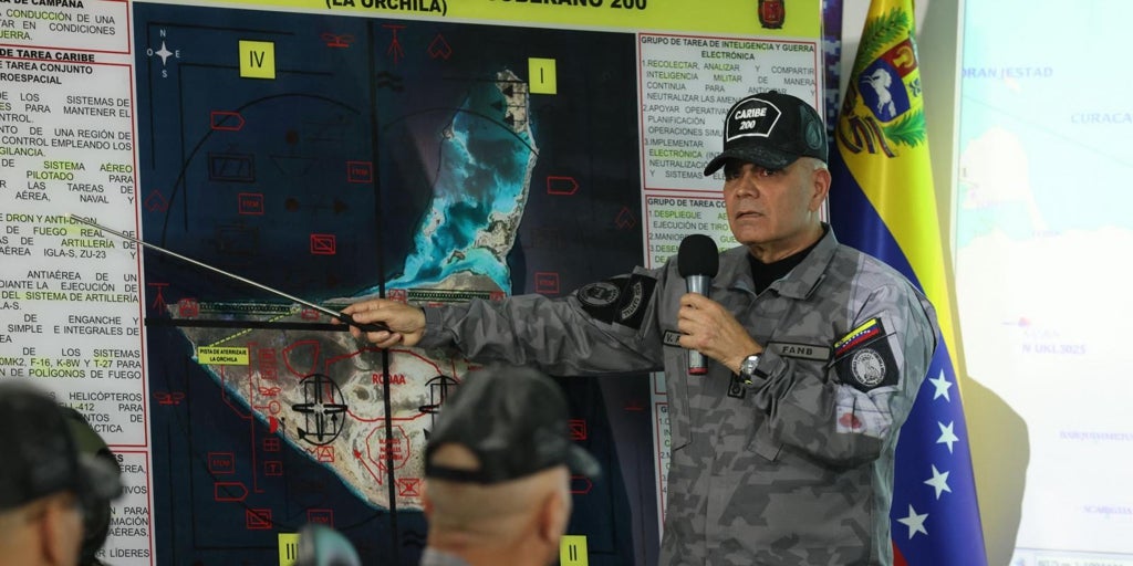 Maduro desafía a la flota de EE.UU. organizando ejercicios militares en la isla La Orchila