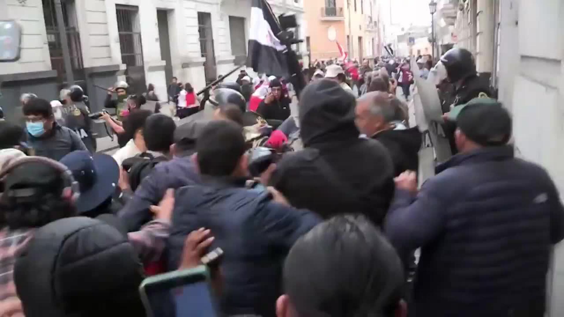 Jóvenes peruanos y colectivos sociales marchan en Lima contra el ...