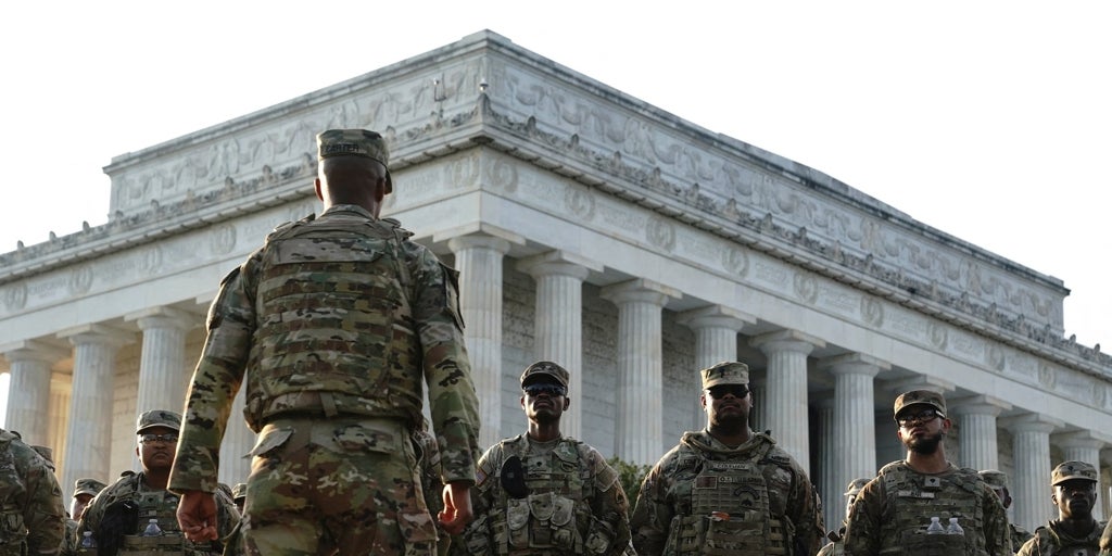 El 'sheriff' Trump militariza la capital del reino y a su población