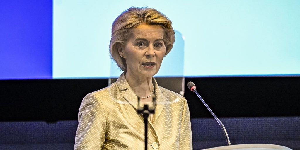 Von der Leyen lucha por el voto socialista ante el acoso ultra
