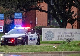 Un tiroteo contra un centro de detención de inmigrantes deja tres muertos en EE.UU.