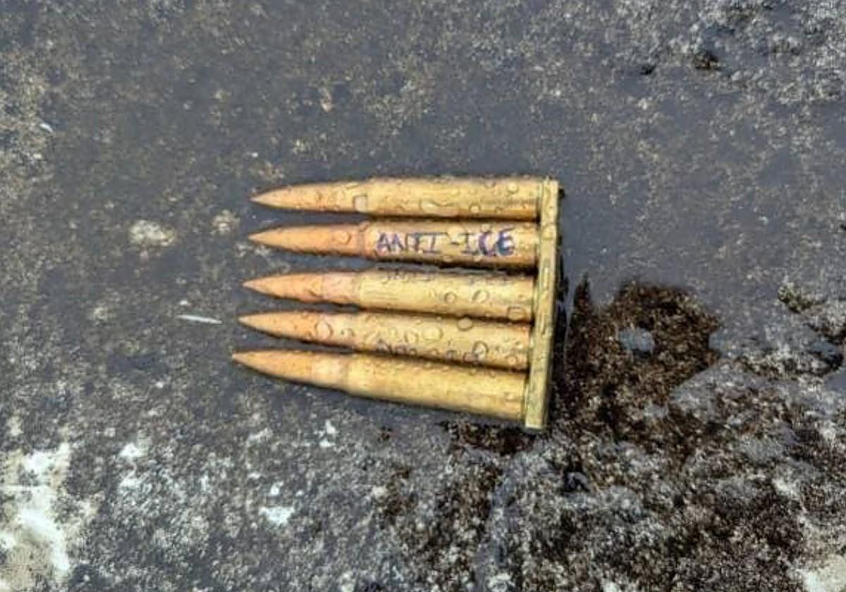 El director del FBI, Kash Patel, ha publicado una imagen con las balas del presunto autor del tiroteo, con la inscripción «anti-ice»