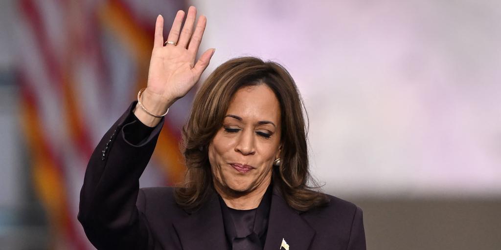 Propalestinos interrumpen la presentación del libro de Kamala Harris: «Tus manos están manchadas de sangre»