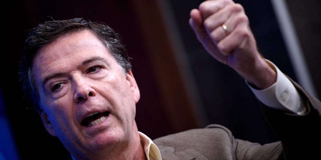 James Comey, exdirector del FBI, imputado por falso testimonio y obstrucción