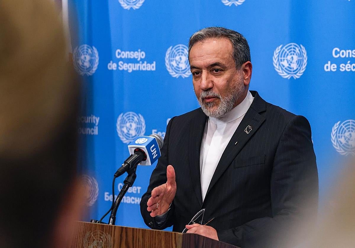 El ministro de Asuntos Exteriores de Irán, Abbas Araghchi, tras la votación del Consejo de Seguridad de la ONU sobre un proyecto de resolución para retrasar las sanciones a Irán