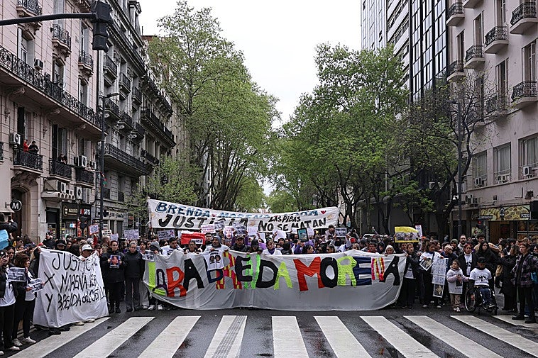 Buenos Aires se echa a la calle en protesta por el asesinato y descuartizamiento de tres jóvenes