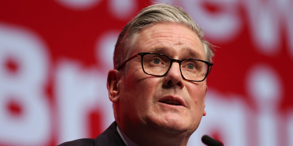 Starmer endurece su tono contra Farage mientras Reform encabeza las encuestas y Burnham lo supera en popularidad
