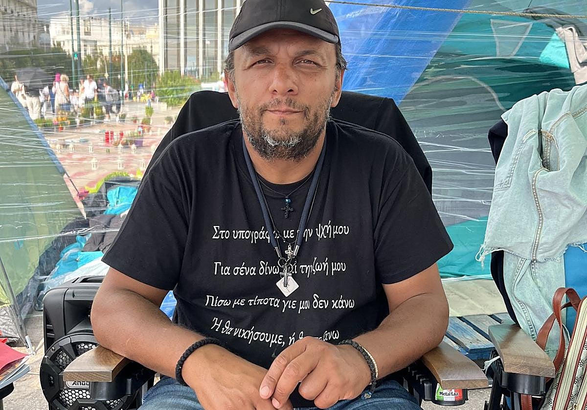 Panos Routsi, en su campamento en la plaza de Sintagma, en el centro de Atenas