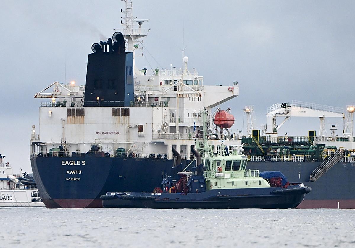 Posible buque de la flotilla fantasma de Rusia en en Báltico.