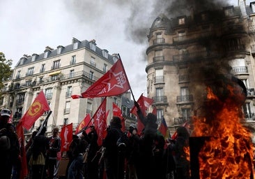 Miles de personas salen a las calles en Francia ante el plan presupuestario que perfila el primer ministro