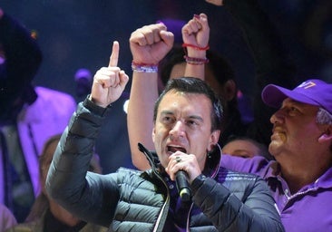 Noboa adelanta el bono navideño a los funcionarios y rebaja el IVA de cara al referéndum de noviembre