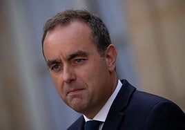 Macron da 48 horas a Lecornu para negociar un Gobierno estable y, si fracasa, «asumirá sus responsabilidades»