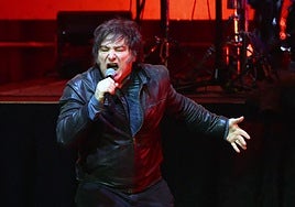 Milei intenta relanzar la campaña a ritmo de rock en plena crisis de su partido