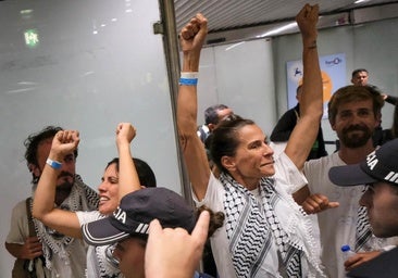 Portugal sí que obliga a los repatriados de la Flotilla a pagarse el vuelo desde Israel