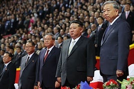 Corea del Norte muestra su poderío armamentístico en el 80º aniversario del Partido de los Trabajadores