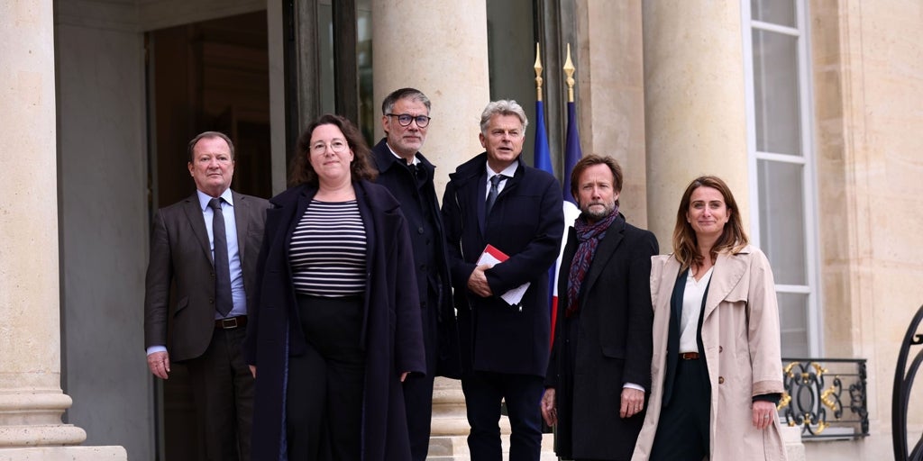 Macron no logra aclarar la salida a la crisis tras consultar a los partidos
