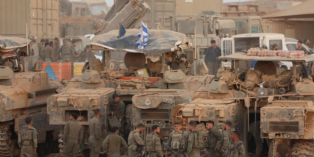 Israel emprende el repliegue de sus tropas y los gazatíes regresan a una Ciudad de Gaza arrasada