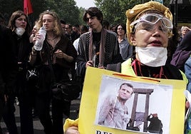 Los franceses piden la guillotina política para Macron