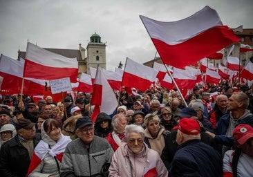 La oposición nacionalista polaca moviliza a miles de manifestantes contra Donald Tusk