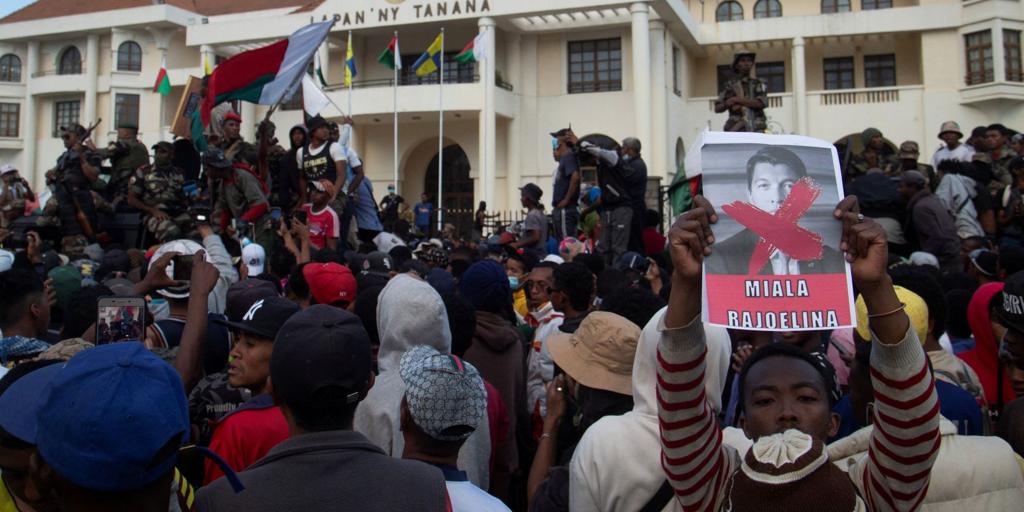 La generación Z de Madagascar protesta contra el Gobierno y el presidente denuncia un «intento de golpe de Estado»