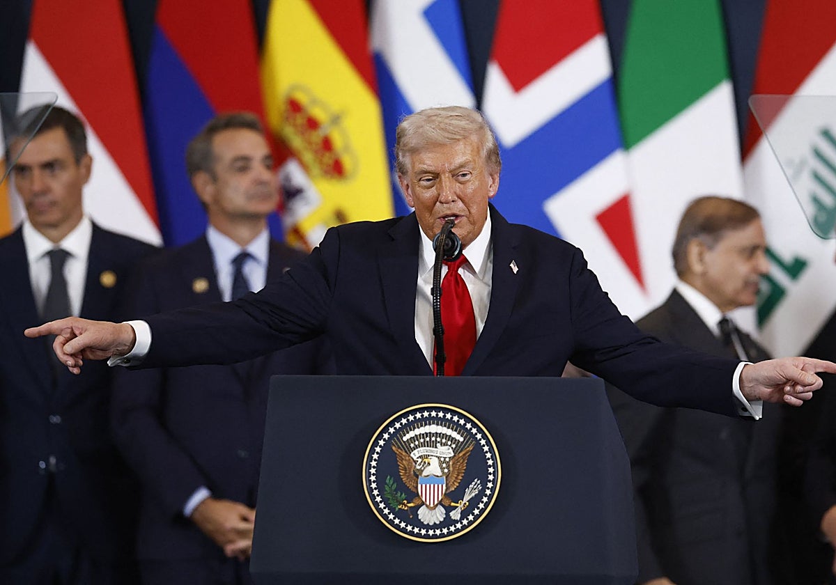 El presidente estadounidense Donald Trump pronuncia un discurso durante la Cumbre de Paz de Gaza en Sharm el-Sheij