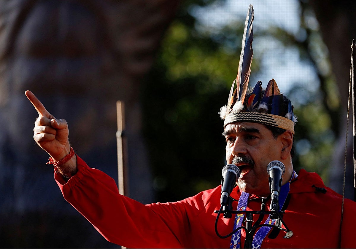 Maduro participa en una manifestación para conmemorar el 12 de octubre, en Caracas
