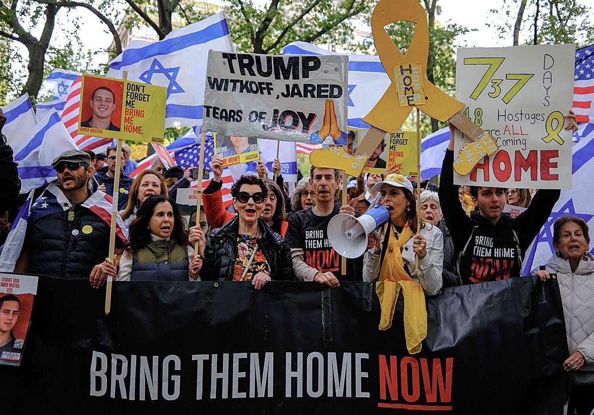 Entrega de rehenes de Israel por Hamás, en directo: última hora del alto el fuego en Gaza, liberación de prisioneros palestinos y cumbre con Trump hoy