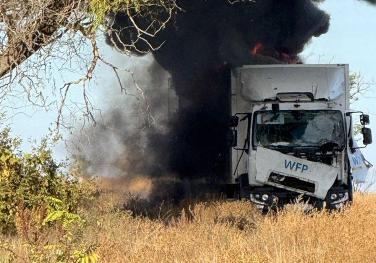 Imagen del camión de la ONU atacado.