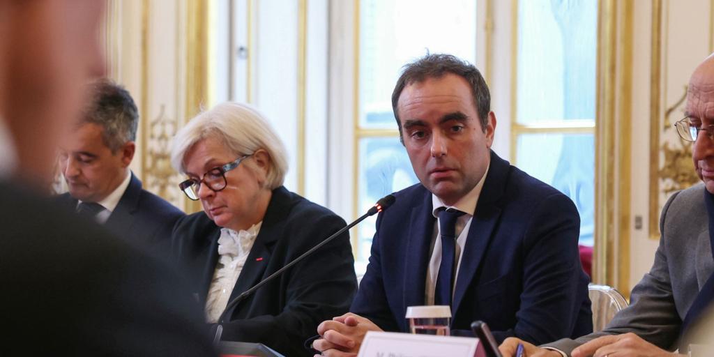 El primer ministro francés desvela el presupuesto para 2026 a la espera de saber si será censurado